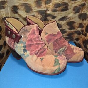 John Fluevog RARE Floral Printed Hopefuls HOLLY Snapped Ankle Booties - Size 7.5